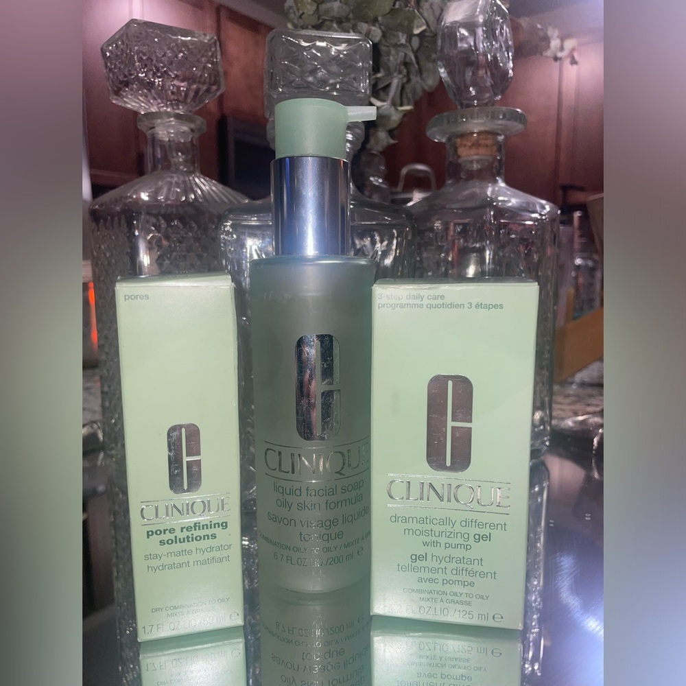 CLINIQUE FACE TRIO:
Liquid facial soap, moisturizing gel, Stay-Matte hydrator